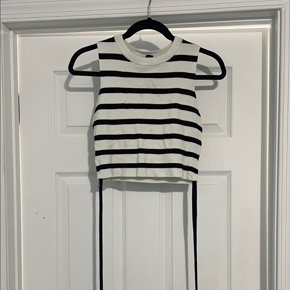 Forever 21 Black and White Striped Crop Top